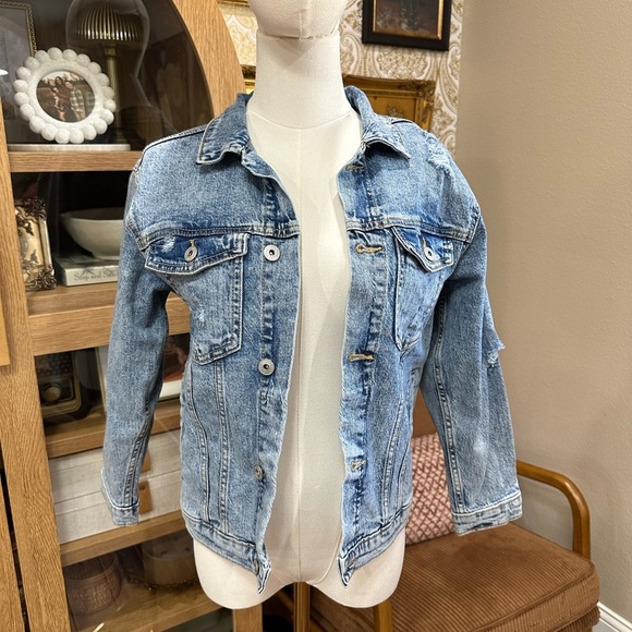 Disney Kids Denim Jacket with Mickey Mouse Patch size Medium 7/8 - Picture 2 of 3